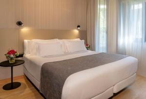 Ein Bett oder Betten in einem Zimmer der Unterkunft NH Collection Andorra Palomé