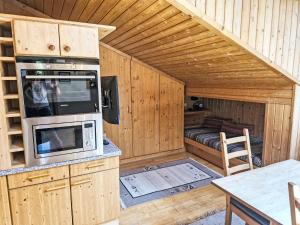 Kuchyň nebo kuchyňský kout v ubytování Apartment Leo by Interhome