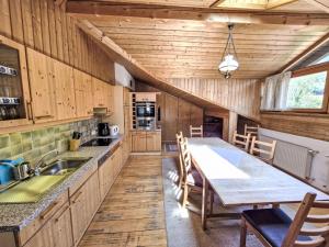 Kuchyň nebo kuchyňský kout v ubytování Apartment Leo by Interhome + 37 fotografií