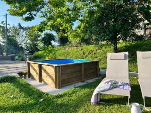 Bazén v ubytovaní Areitio etxea - casa con jardin alebo v jeho blízkosti