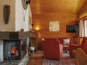 Televiisor ja/või meelelahutuskeskus majutusasutuses Chalet Les Clarines by Interhome