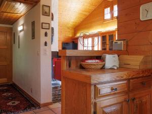 Köök või kööginurk majutusasutuses Chalet Les Clarines by Interhome