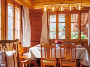 Istumisnurk majutusasutuses Chalet Les Clarines by Interhome