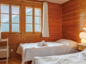 Voodi või voodid majutusasutuse Chalet Les Clarines by Interhome toas