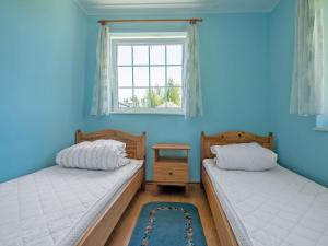 Łóżko lub łóżka w pokoju w obiekcie Holiday Home Mały dworek by Interhome