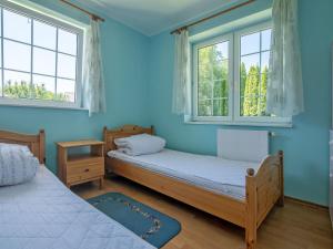 Łóżko lub łóżka w pokoju w obiekcie Holiday Home Mały dworek by Interhome