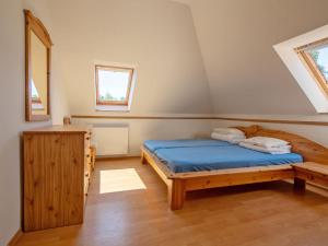Łóżko lub łóżka w pokoju w obiekcie Holiday Home Mały dworek by Interhome