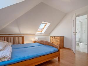Łóżko lub łóżka w pokoju w obiekcie Holiday Home Mały dworek by Interhome