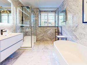 Koupelna v ubytování Villa Villa Vernice Gialla by Interhome