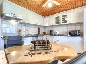 Kuchyň nebo kuchyňský kout v ubytování Holiday Home Ve-Ma by Interhome