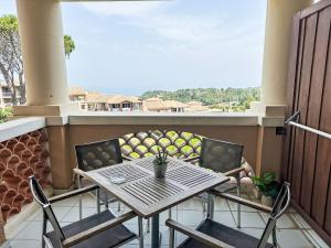 Balkon lub taras w obiekcie Apartment L'Esquinade - G4 125 by Interhome