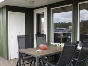 Balkón nebo terasa v ubytování Holiday Home Lambe - from the sea by Interhome