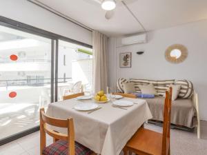Posezení v ubytování Apartment Riviera Park J 37 by Interhome