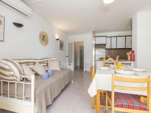 Kuchyňa alebo kuchynka v ubytovaní Apartment Riviera Park J 37 by Interhome + 22 fotografií
