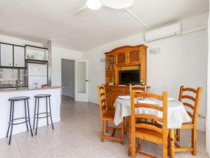 Kuchyňa alebo kuchynka v ubytovaní Apartment Riviera Park J 52 by Interhome