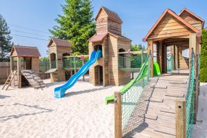 Ο χώρος παιχνιδιού για παιδιά στο Resort Pod Lasem
