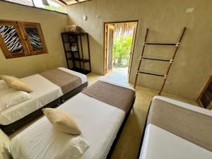 Ένα ή περισσότερα κρεβάτια σε δωμάτιο στο MAKAI BEACH HOSTEL
