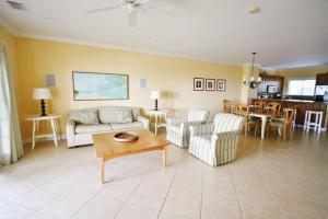 Et opholdsområde på Indigo Reef #10 - Sunset Bay - Luxury Waterfront Villa, 31' Dock