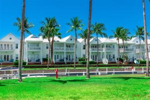 En have udenfor Indigo Reef #10 - Sunset Bay - Luxury Waterfront Villa, 31' Dock