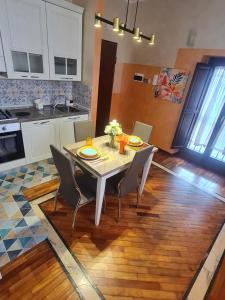 Kuchyň nebo kuchyňský kout v ubytování Dietro al Corso