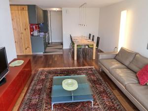 Apartment Apt B 096 by Interhome的厨房或小厨房