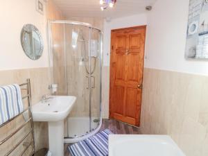 Et badeværelse på Fairhaven Cottage + 21 billeder