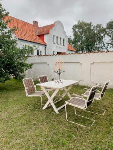 Ein Garten an der Unterkunft Charming Farmhouse With Open Spaces Near Österlen