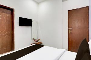 TV a/nebo společenská místnost v ubytování Super Hotel O Ambedkar Chowk Rewari formerly Hotel Shree + 22 fotografií