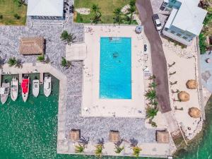 Bazén v ubytování Ocean Isles #123 - Ocean Views, Resort Style Pool nebo v jeho okolí