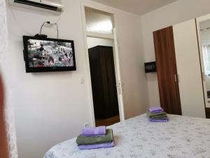 Postel nebo postele na pokoji v ubytování Apartments Mara Cres