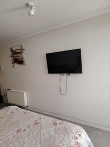 Et tv og/eller underholdning på Departamento con vista al mar