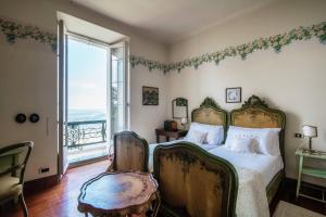Postel nebo postele na pokoji v ubytování Villa I Tigli - by MyHomeInComo
