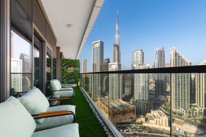 Posezení v ubytování FULL Burj Khalifa view LUX 2Bedroom with Rooftop Pool Central location in Paramount Hotel Midtown