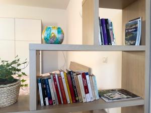a book shelf with a bunch of books on it at Casetta Girasole in Lamie di Olimpia