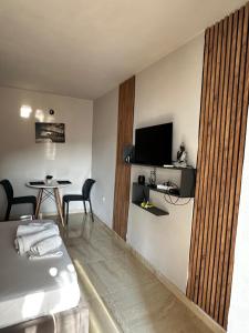 Μια τηλεόραση ή/και κέντρο ψυχαγωγίας στο RS Studio - Himare 5th floor
