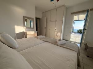 A bed or beds in a room at villa hena