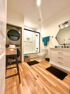 a bathroom with a sink and a toilet at HOUSE OF ROCK - DOWNTOWN, RUPP ARENA, KEENELAND, HORSE PARK in Lexington