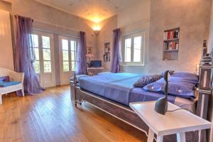 A bed or beds in a room at Relais di Alice- Adults Only