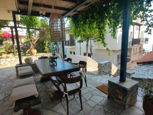Patio nebo venkovní prostory v ubytování Galini Hotel Agios Ioannis Pelion