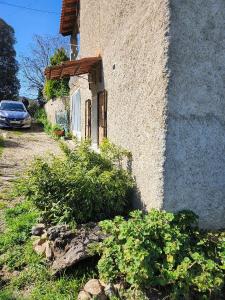 a building with a car parked next to it at charmant t2 in Petreto-Bicchisano