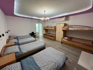 Postel nebo postele na pokoji v ubytování Happy Hostel