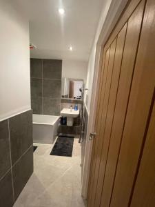 Koupelna v ubytování Lovely 1 bed apartment in the heart of High Wycombe town centre