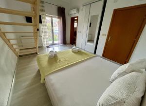 Postel nebo postele na pokoji v ubytování Markovi Apartments