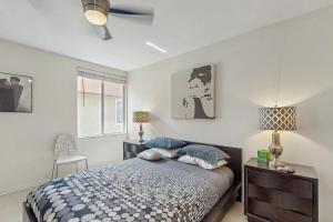a bedroom with a bed and a window at Palm Springs Sunrise Condo in Palm Springs