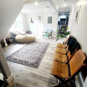 Posezení v ubytování Walkerville Luxury Apt -River Views & Balcony