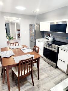 Kuchyň nebo kuchyňský kout v ubytování Walkerville Luxury Apt -River Views & Balcony + 25 fotografií