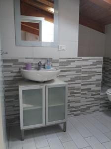 a bathroom with a sink and a mirror at Casa Regina Elena II in Termoli