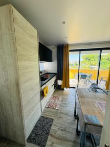 Ruang duduk di Villa Nanihivai