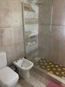 Gambar di galeri bagi Casa con Parque y pileta di Estación Monte