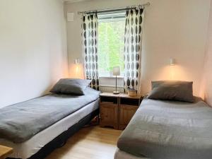 Postel nebo postele na pokoji v ubytování 5 person holiday home in 38472